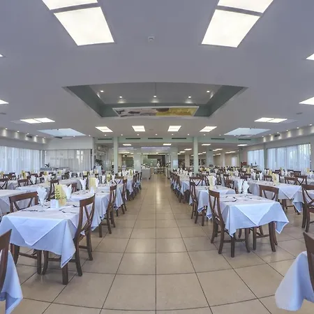ホテル Delfinia 4*