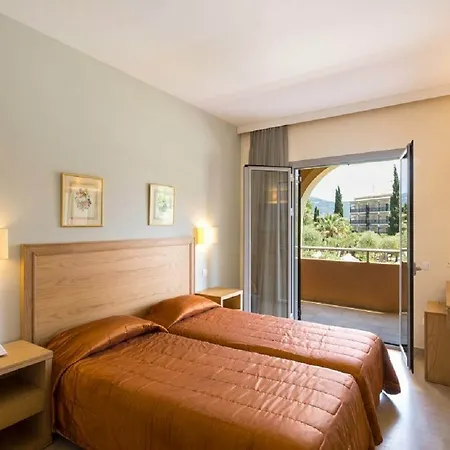 Delfinia ホテル 4*