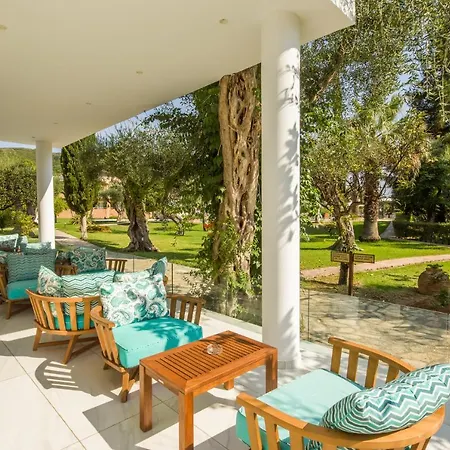 Delfinia 4* Moraḯtika
